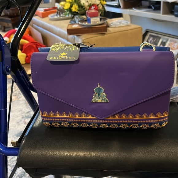 Disney’s loungefly loungefly Aladdin from the princess collection Crossbody bag - Picture 6 of 7
